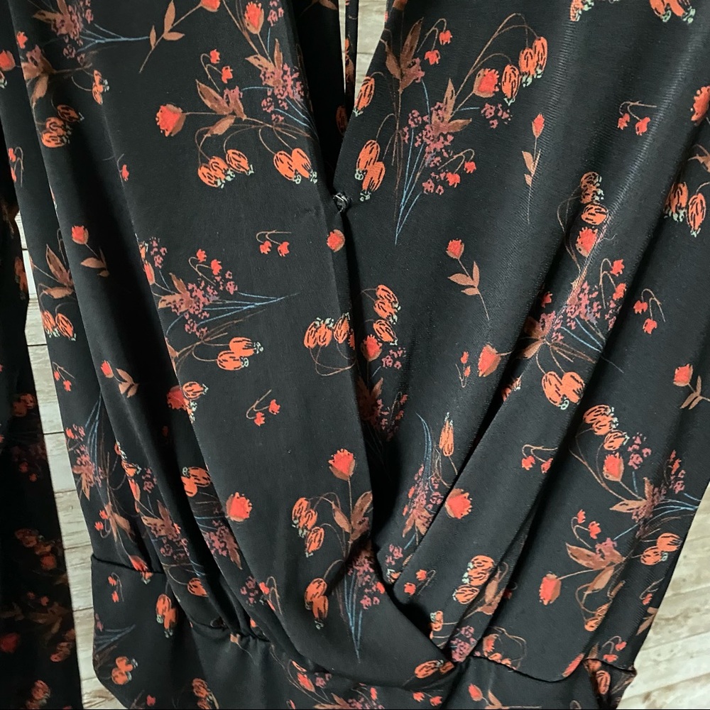 Revolve | V Neck Body Suit | Size XS - Picture 7 of 10